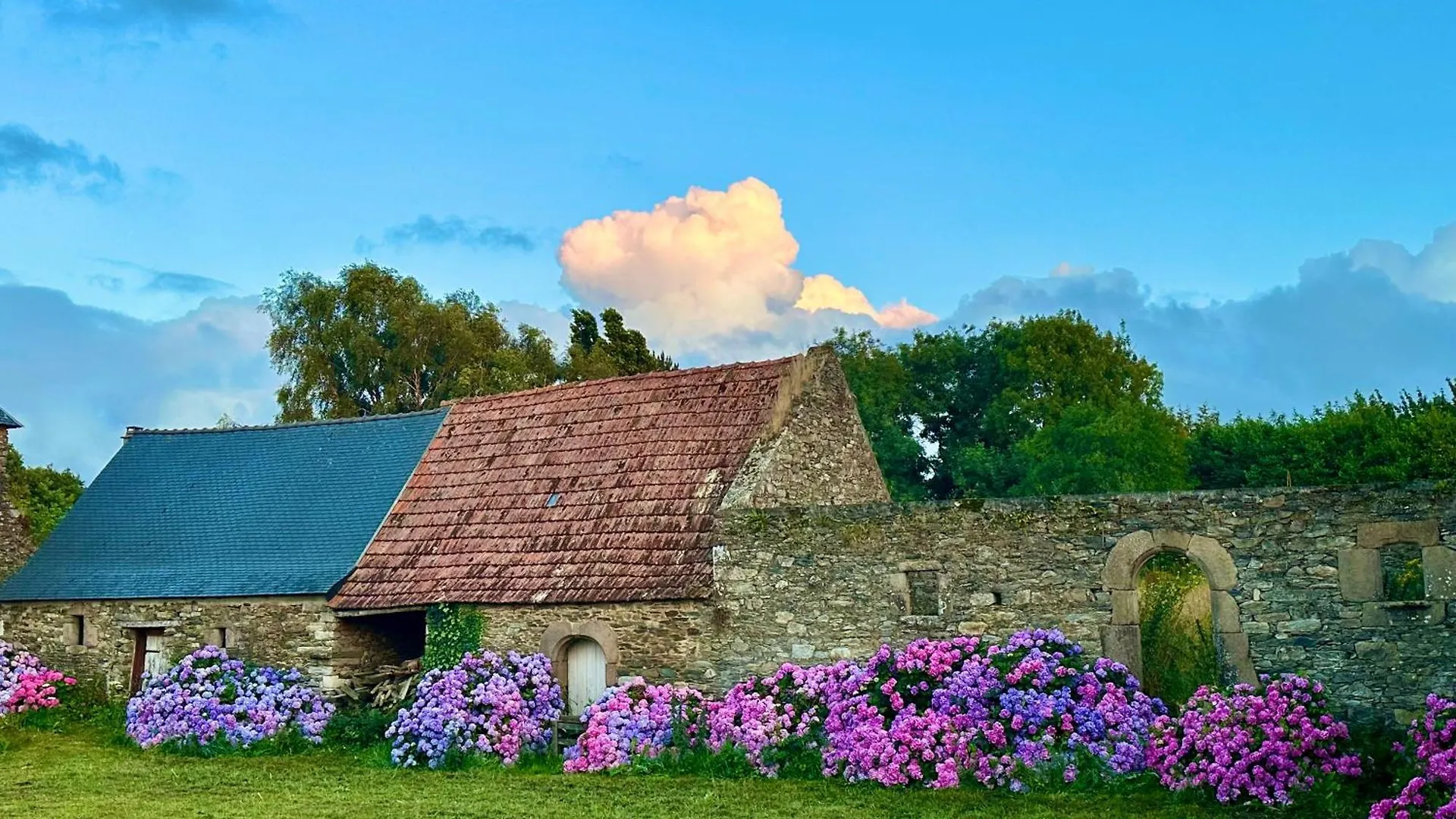 Villa Metairie Du Helles à Lanmeur 0*,  France